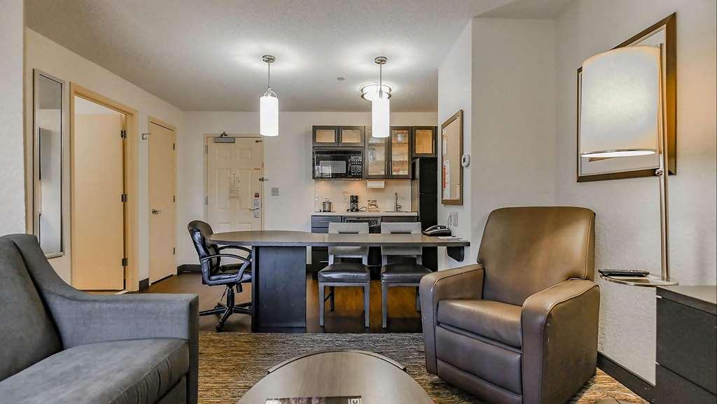 ווסט דה מוין Sonesta Simply Suites Des Moines מראה חיצוני תמונה