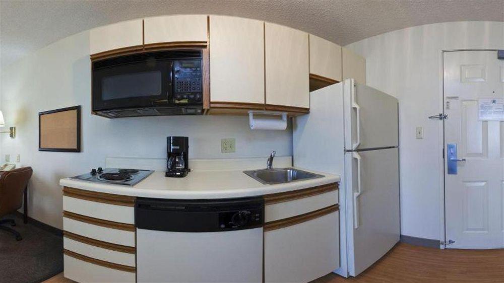 ווסט דה מוין Sonesta Simply Suites Des Moines מראה חיצוני תמונה